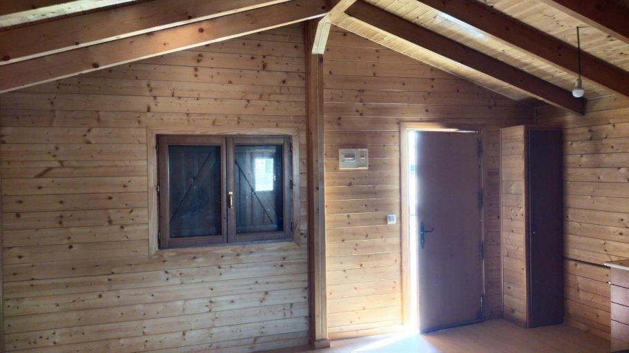 Casas de madera en oferta, con techo abuhardillado
