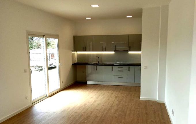 Revestimiento en tablero de yeso laminado pintado Interiores de casas modulares, casa cubica con revestimiento en yeso