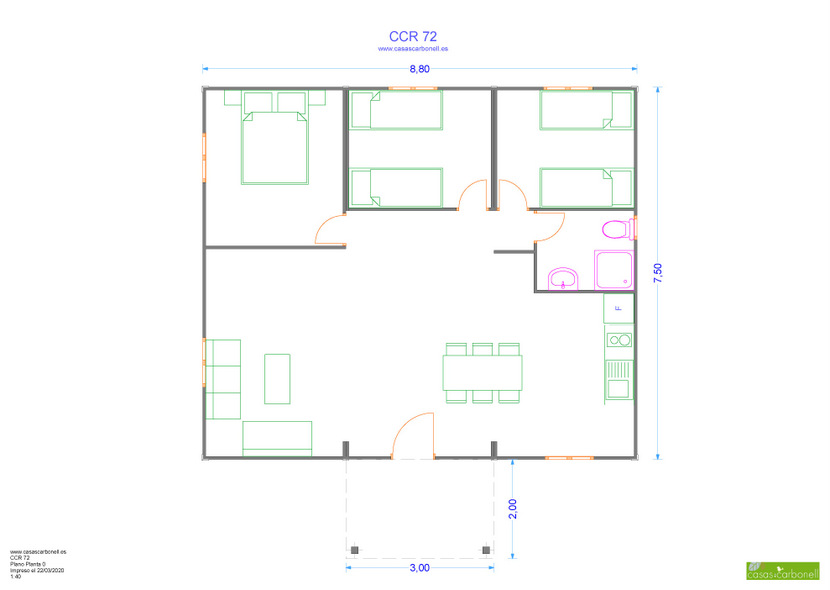Plano de planta de una casa de madera con varias habitaciones y áreas comunes.