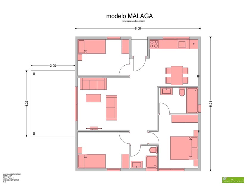 Plano de una casa con varias habitaciones y distribución en planta.