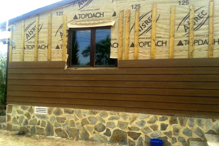 Trasdosado de casa modular en Montroi