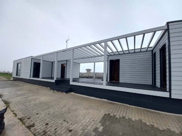 Prefabricados Modulares en Portugal, baños y oficina en club náutico