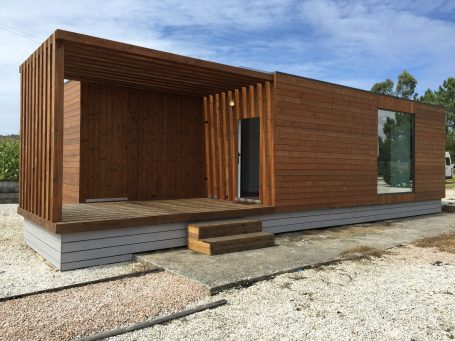 Casas Modulares CMC Cubicas, modelo Helena con su terraza de vigas