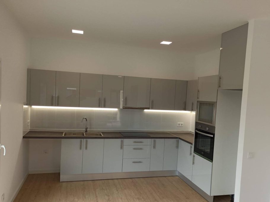 Casas modulares prefabricadas Helena 88, cocina con electrodomésticos