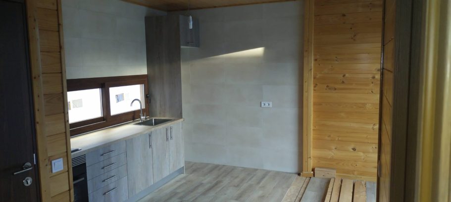 Oferta casas de madera con cocina alicatada