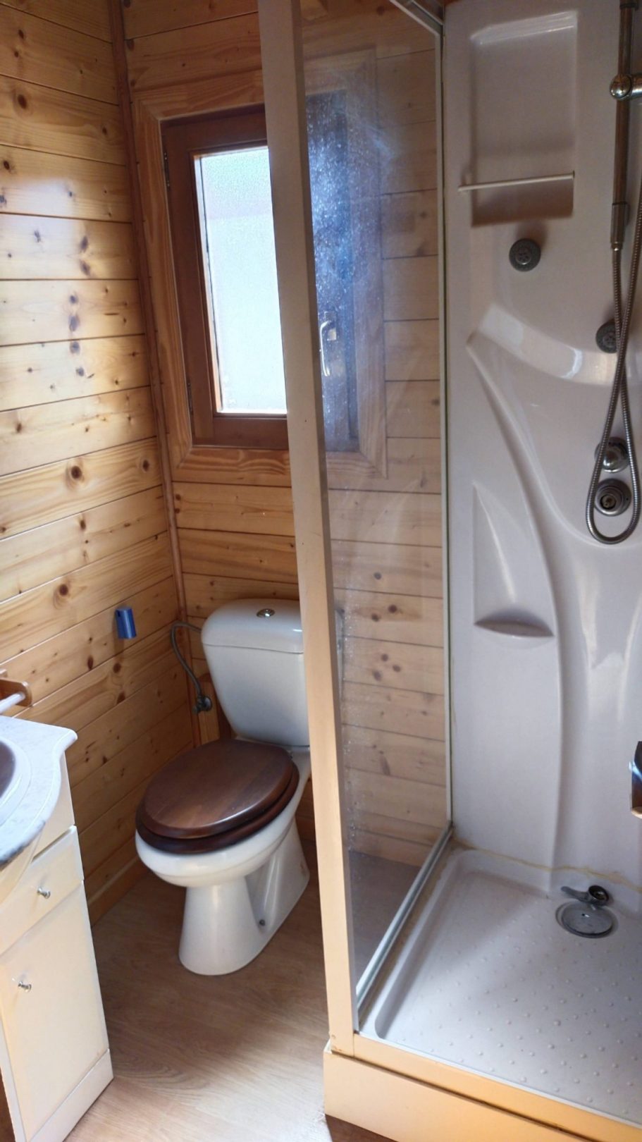Casas de madera en oferta, con baño completo